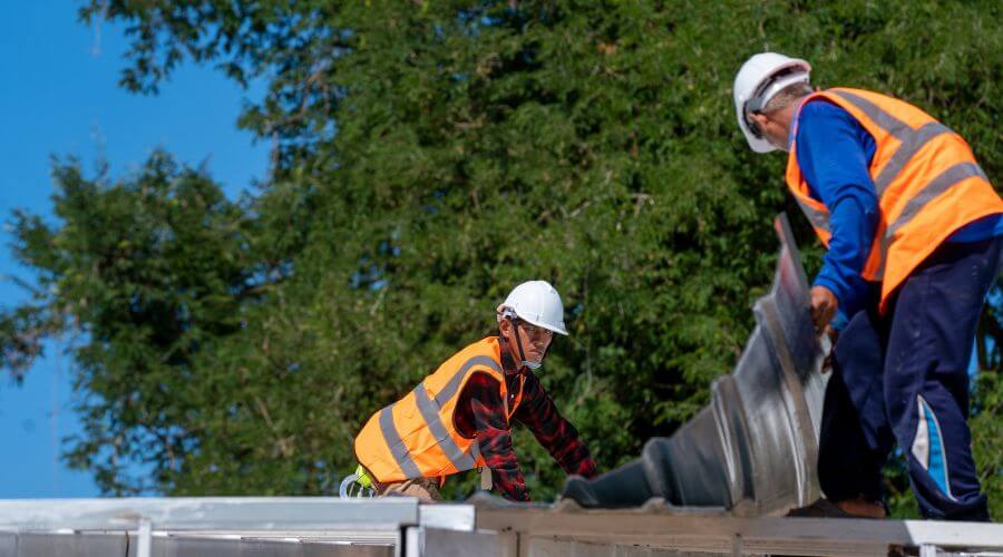 Roof maintenance in Easton, TX
